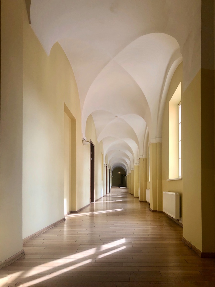 Couloir de l'université de Vilnius © Clara Delcroix